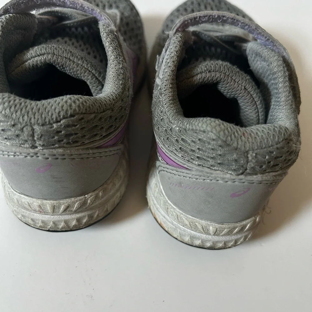 ASICS  Contend Kids size 5 Gray and Purple Velcro Sneakers